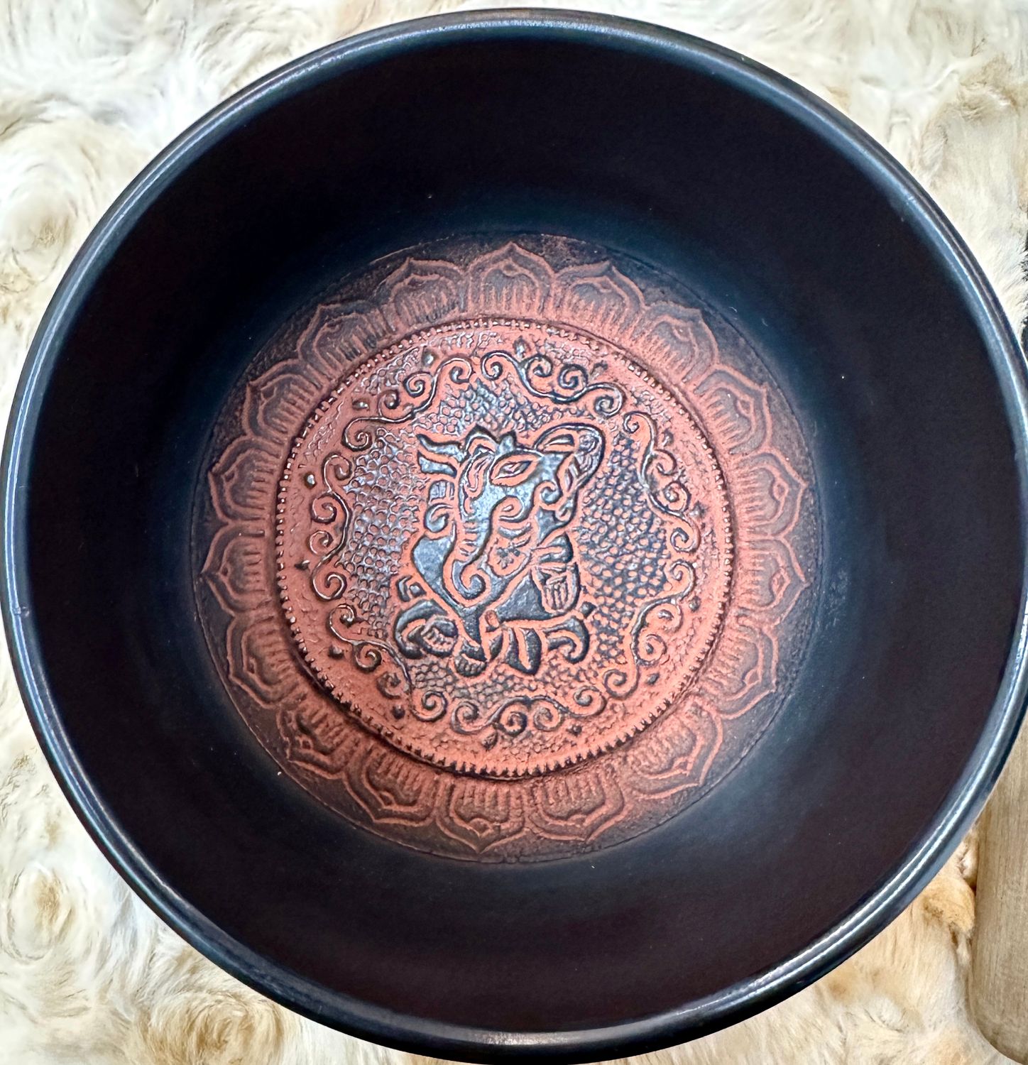 6" Tibetan Singing Bowl Flat Sided, Ganesh, Red